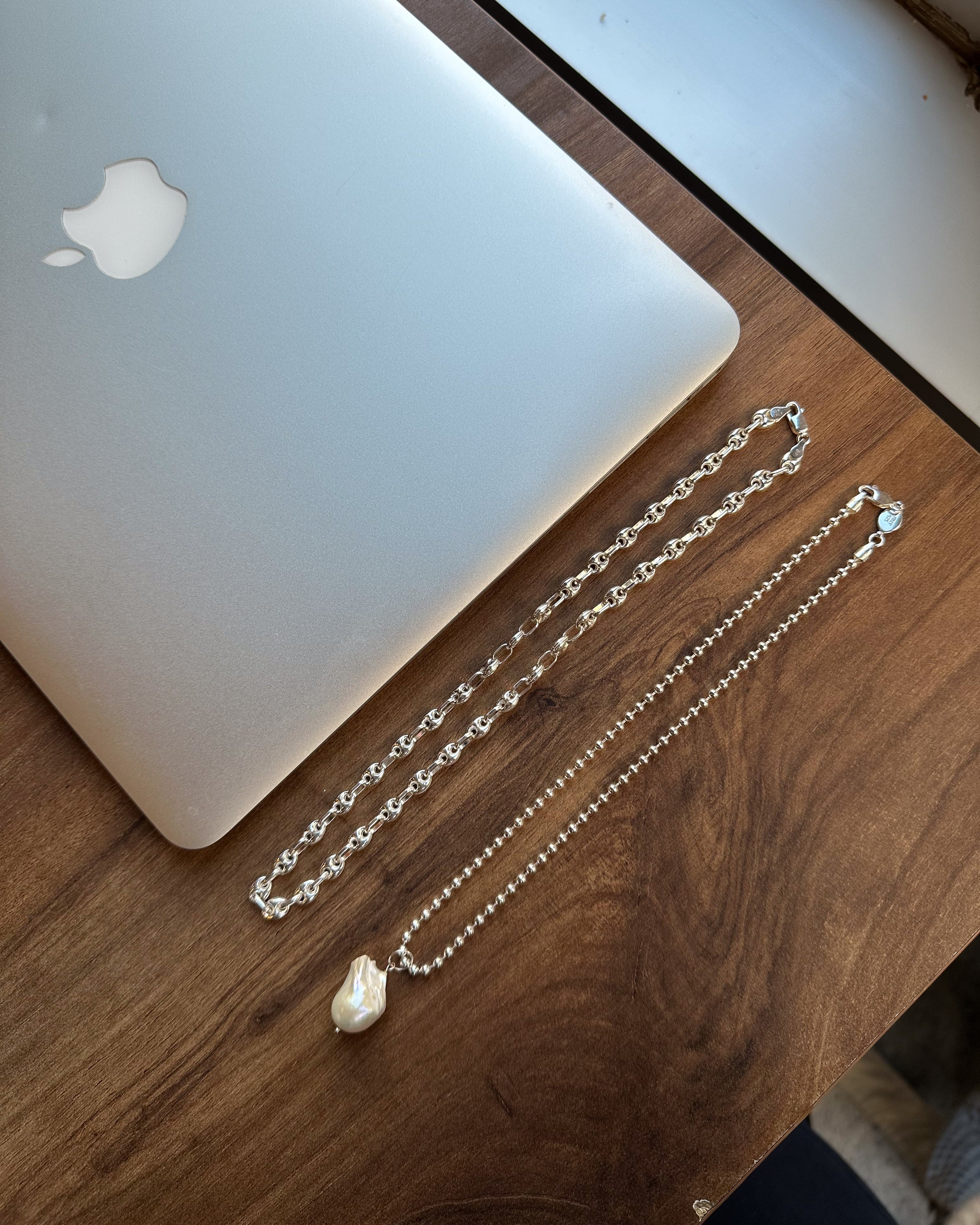 Mariner Cold heart necklace